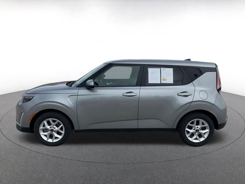 Used 2025 Kia Soul LX w/ LX Technology Package image 9