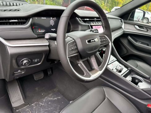 New 2025 Jeep Grand Cherokee Limited image 13