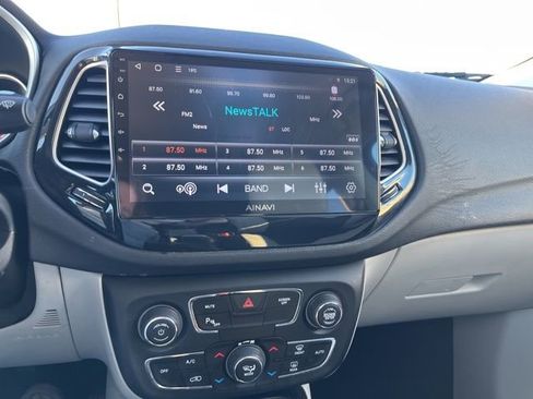 Used 2018 Jeep Compass Limited w/ Navigation Group AWD/4WD image 38