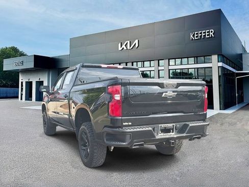 Used 2021 Chevrolet Silverado 1500 Custom Trail Boss w/ Midnight Edition AWD/4WD image 6