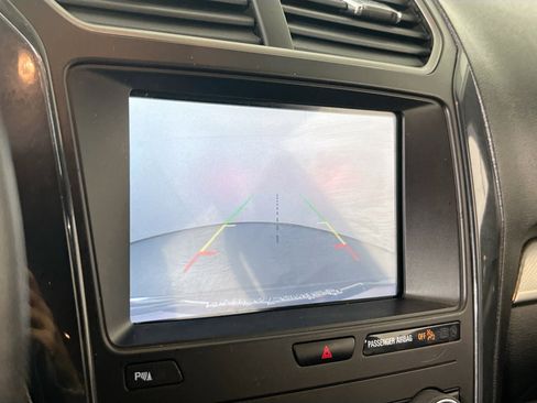 Used 2018 Ford Explorer XLT w/ Equipment Group 202A image 13