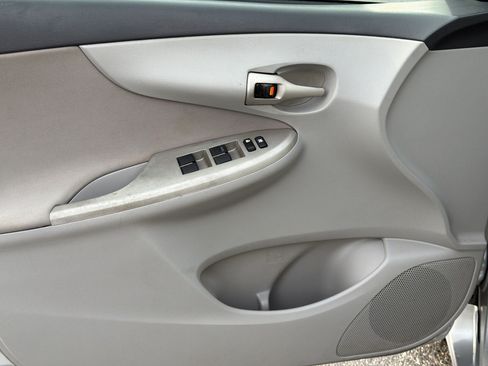 Used 2013 Toyota Corolla LE FWD image 13