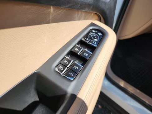 Used 2021 Porsche Macan AWD/4WD image 14