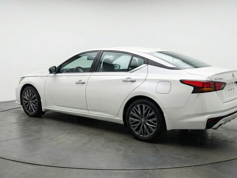 Used 2025 Nissan Altima 2.5 SV image 6