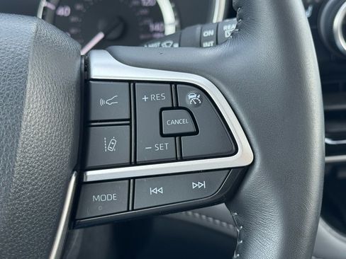Used 2024 Toyota Highlander XLE image 29