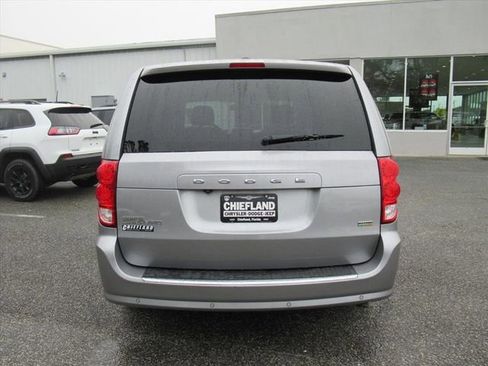 Used 2018 Dodge Grand Caravan SE w/ UConnect Hands-Free Group image 5