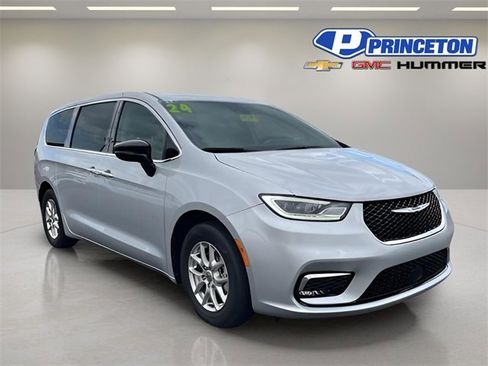 Used 2024 Chrysler Pacifica Touring-L image 1