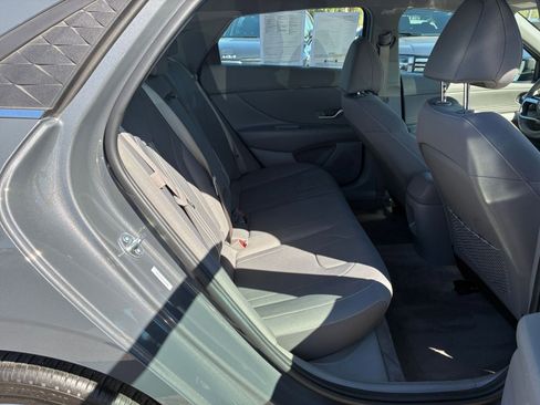 Used 2025 Hyundai Elantra SEL FWD image 40