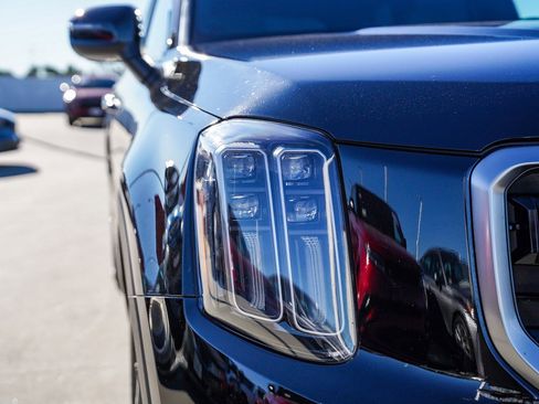Used 2023 Kia Telluride EX X-Line image 11