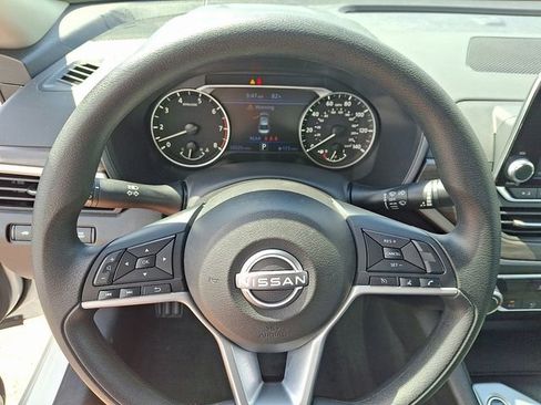 Used 2025 Nissan Altima 2.5 SV image 19