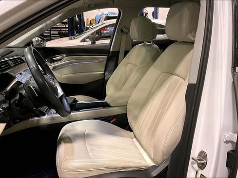 Used 2024 Audi Q8 e-tron Premium Plus w/ Premium Plus Package image 25