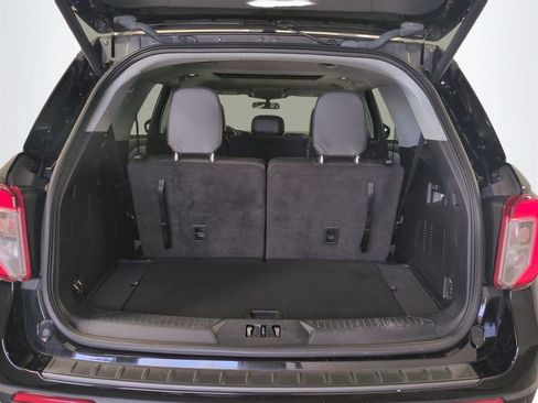 Used 2022 Ford Explorer XLT w/ Equipment Group 202A image 14