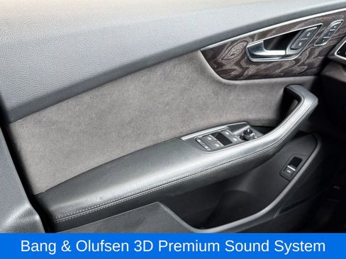 Used 2019 Audi Q8 Prestige w/ Luxury Package AWD/4WD image 39