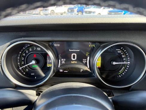 Used 2022 Jeep Wrangler Unlimited Sahara w/ Cold Weather Group AWD/4WD image 26