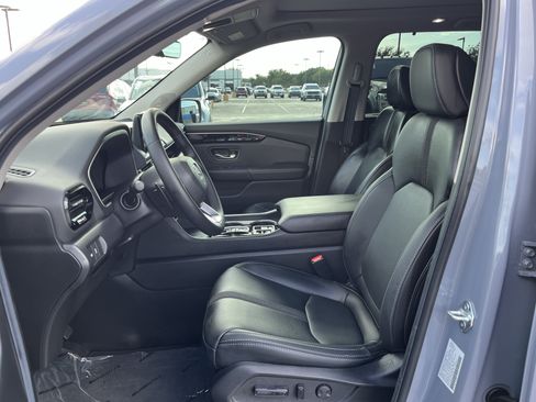 Used 2025 Honda Pilot Touring image 34