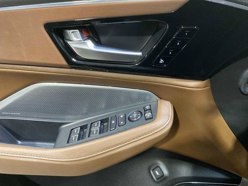 Used 2025 Acura MDX SH-AWD w/ Technology Package image 23
