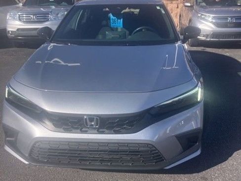Used 2023 Honda Civic Sport image 2