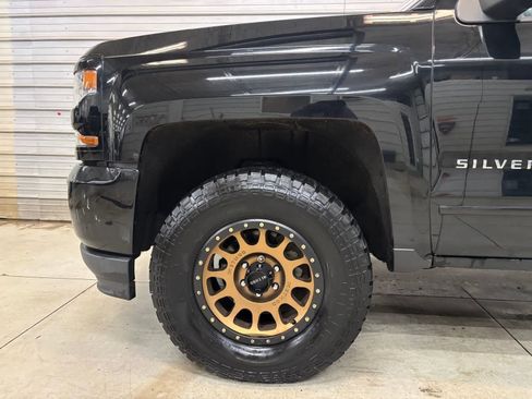 Used 2018 Chevrolet Silverado 1500 LT w/ All Star Edition AWD/4WD image 4