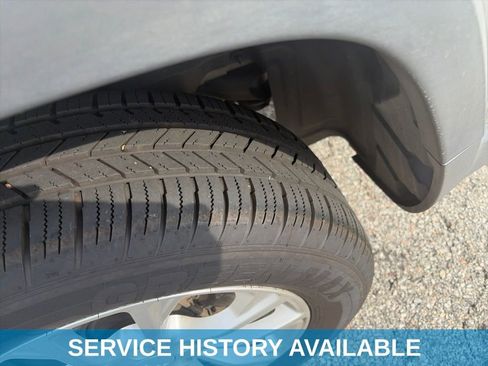 Used 2019 Jeep Cherokee Latitude w/ Cold Weather Group FWD image 6