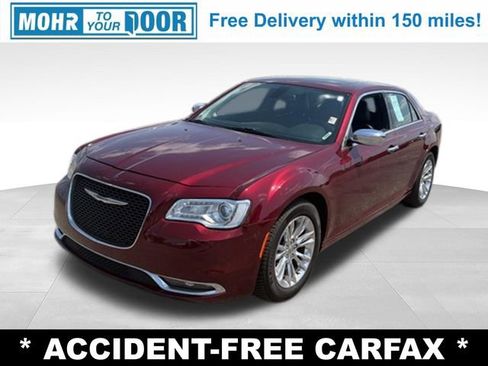 Used 2017 Chrysler 300 C RWD image 1