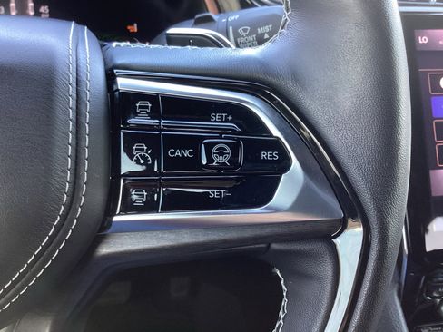 Used 2023 Jeep Grand Cherokee Overland w/ Advanced Protech Group III image 20