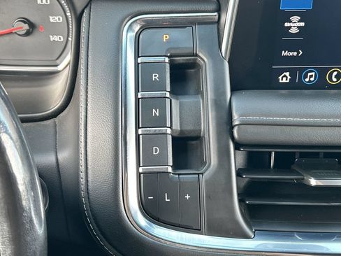 Used 2021 Chevrolet Tahoe Z71 w/ Luxury Package AWD/4WD image 16
