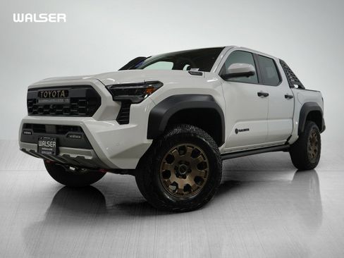 Used 2025 Toyota Tacoma Trailhunter image 1