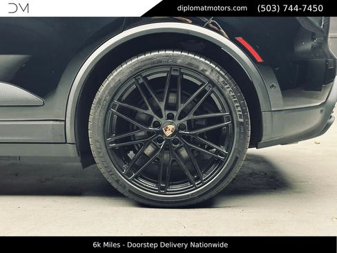 Used 2024 Porsche Macan 4 Electric w/ Premium Package AWD/4WD image 43