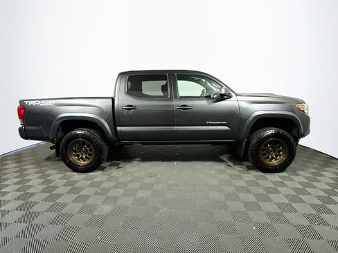 Used 2017 Toyota Tacoma TRD Sport w/ Tow Package (A/T) AWD/4WD image 10