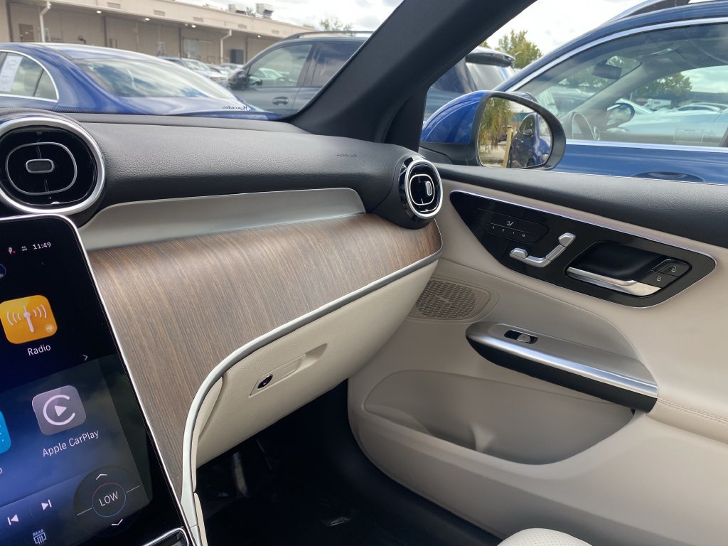 Used 2026 Mercedes-Benz GLC 300 image 4
