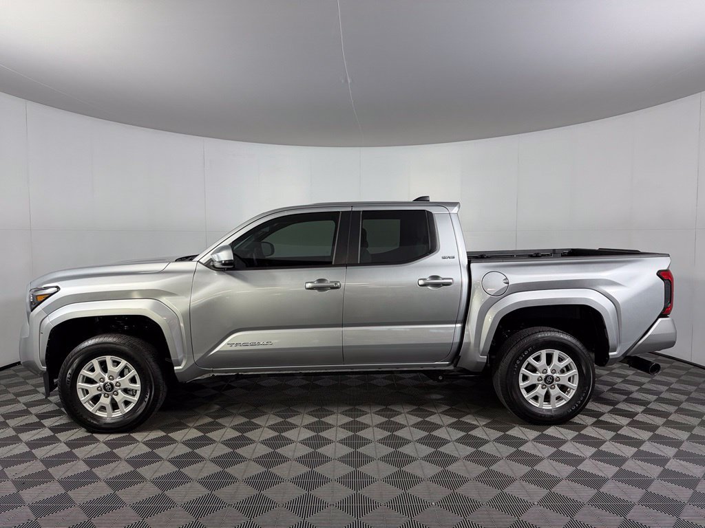 Used 2025 Toyota Tacoma SR5 AWD/4WD image 10