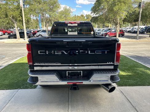 Used 2025 Chevrolet Silverado 2500 LTZ w/ LTZ Convenience Package image 6