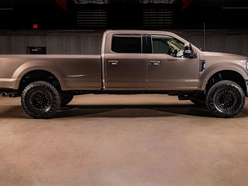 Used 2022 Ford F350 Lariat w/ Lariat Value Package AWD/4WD image 10