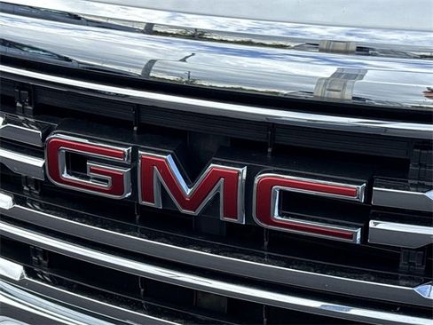 Certified 2023 GMC Acadia SLE w/ Driver Convenience Package image 29