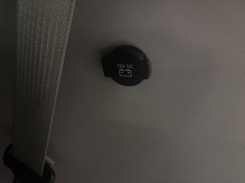 Used 2024 Chrysler Pacifica Touring-L image 8