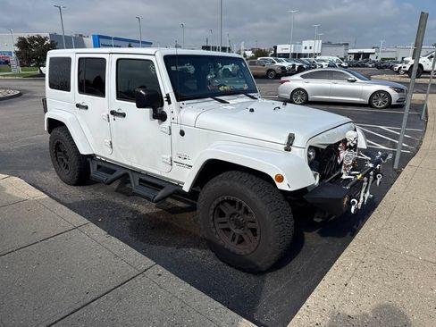 Used 2018 Jeep Wrangler Unlimited Sahara w/ Mopar Chrome Edition Group AWD/4WD image 3