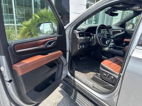 Used 2024 GMC Yukon Denali Ultimate AWD/4WD image 5