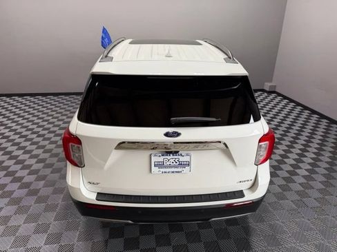 Used 2022 Ford Explorer XLT w/ Equipment Group 202A AWD/4WD image 12
