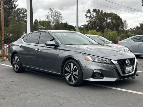 Used 2019 Nissan Altima 2.5 SV FWD image 4