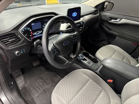 Used 2020 Ford Escape SE image 11