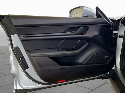 Used 2023 Porsche Taycan RWD image 18
