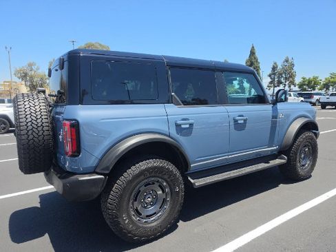Certified 2025 Ford Bronco Outer Banks w/ Sasquatch Package AWD/4WD image 4