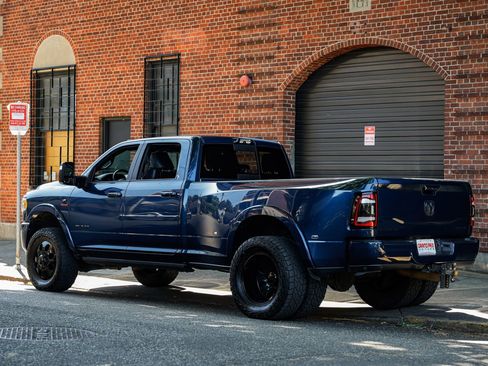 Used 2024 RAM 3500 Limited w/ Night Edition AWD/4WD image 8