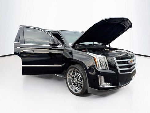 Used 2019 Cadillac Escalade Luxury AWD/4WD image 44
