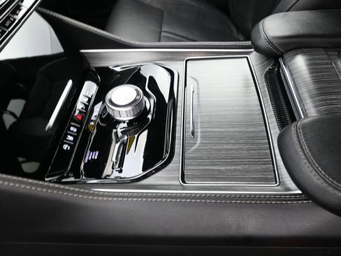 Used 2024 Jeep Wagoneer L Series II w/ Flexible Seating Group image 14