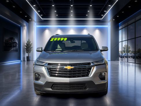 Used 2023 Chevrolet Traverse LT w/ LPO, Cargo Package AWD/4WD image 5