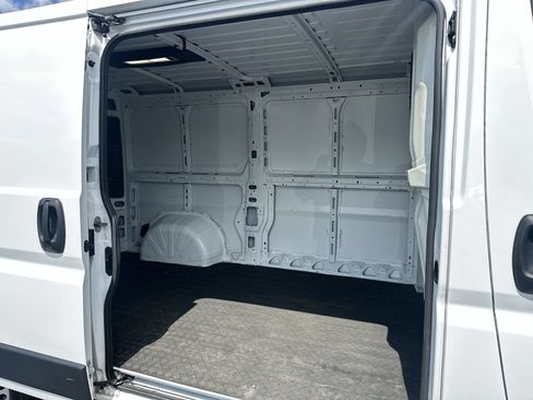 Used 2025 RAM ProMaster 2500 w/ Convenience Group FWD image 32