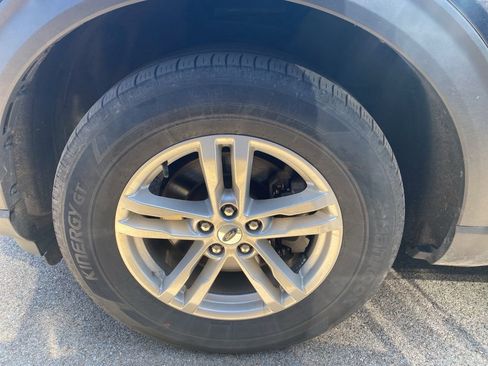 Used 2023 Ford Explorer XLT w/ Equipment Group 202A AWD/4WD image 15