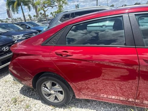 Used 2024 Hyundai Elantra SE FWD image 5