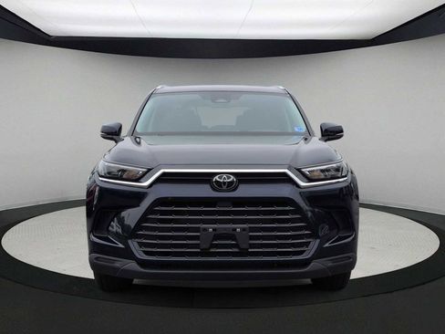 Used 2024 Toyota Grand Highlander AWD image 3